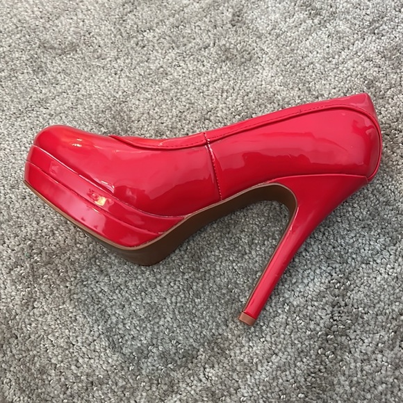 Xoxo bright red stiletto heels.  5 inch platform heels.  Size 6 - Picture 5 of 7